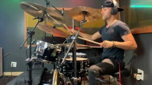 El baterista más veloz del mundo viene con Romeo Santos