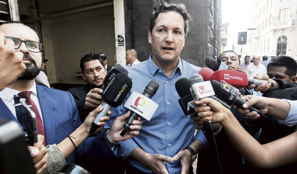 Trujillo: Expresidente del Congreso Daniel Salaverry fue bautizado en iglesia cristiana.
