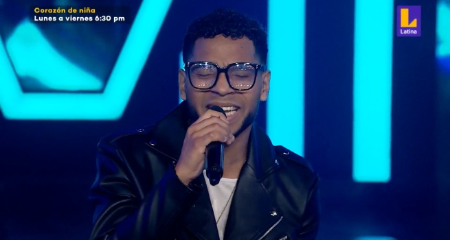 Kevin Serna llenó de cumbia el escenario de La Voz con la canción ‘Morir de amor’